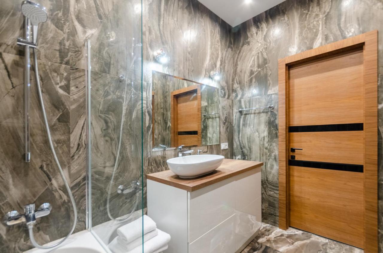 קייב Petrovdom Apartaments 8-188 In Rc Central Park, 7 John Mccain Street מראה חיצוני תמונה